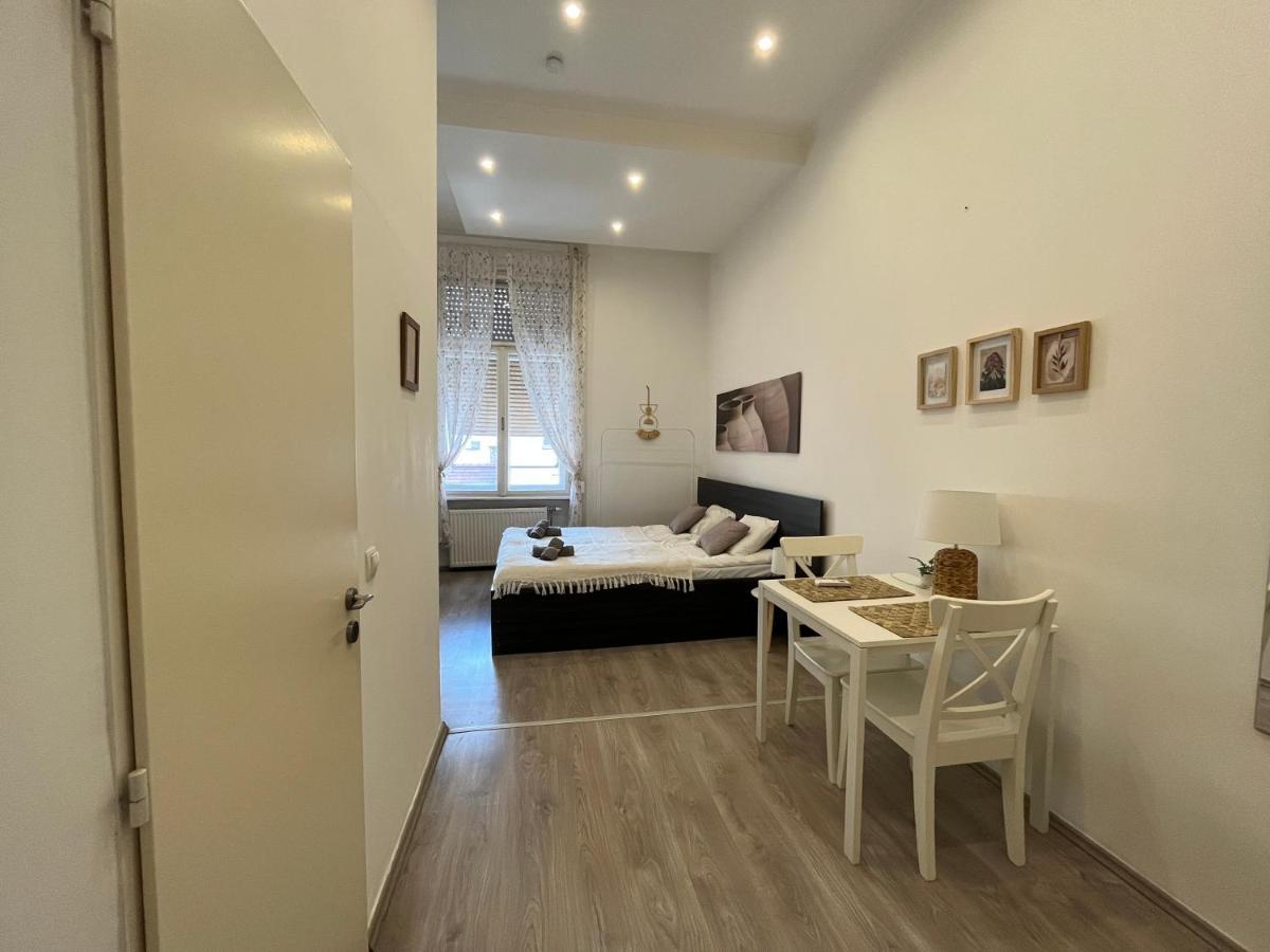 D58 Superior Apartments In The City Center Будапеща Екстериор снимка