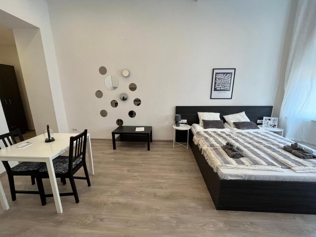 D58 Superior Apartments In The City Center Будапеща Екстериор снимка