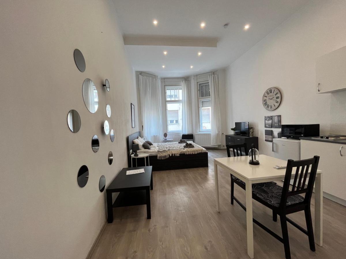D58 Superior Apartments In The City Center Будапеща Екстериор снимка